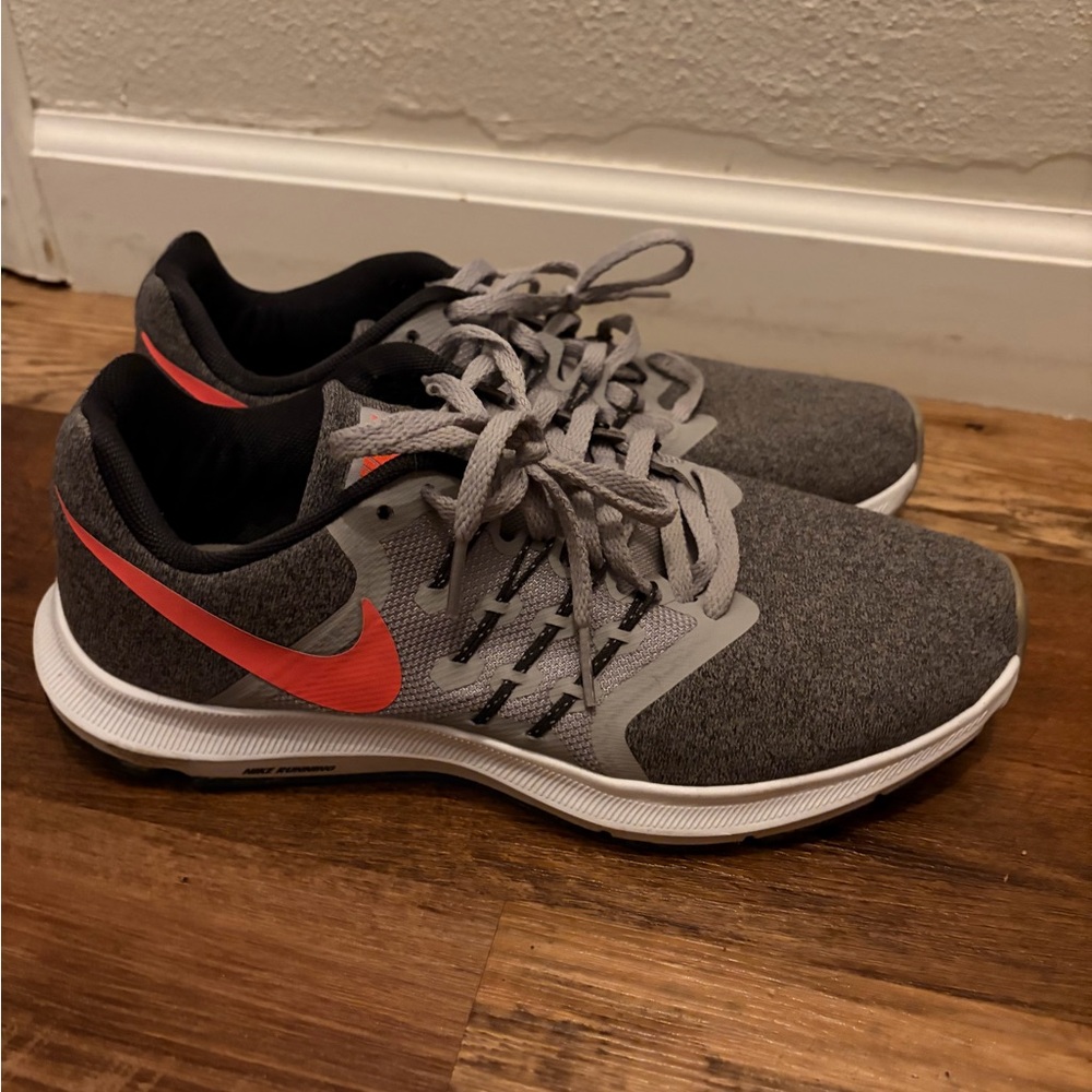 Nike Women's Gray and Red Athletic Shoes